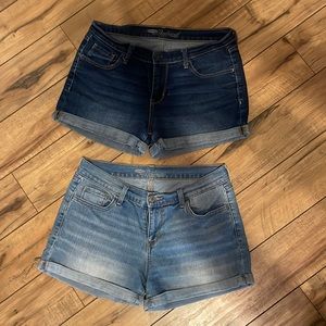Old Navy women’s shorts denim two pair.
